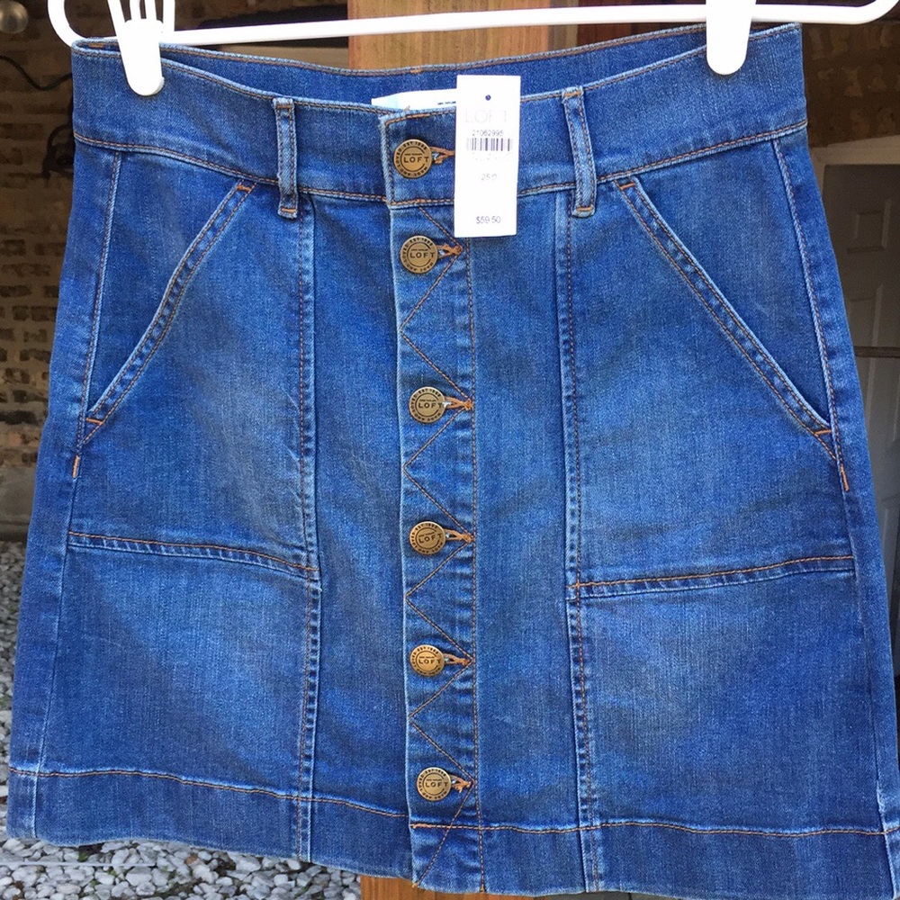 NWT- Loft denim skirt. Size 25/0